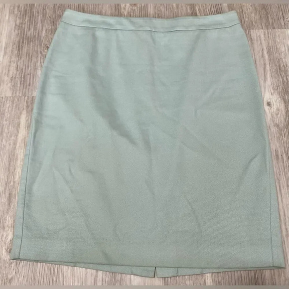 CAbi | Women's Solid Work Zip Closure Back Slit Knee Length Pencil Skirt | 6 - Picture 1 of 3